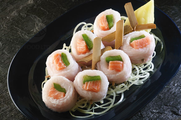 SKEWER OF PANGASIUS ROLLED WITH SALMON AND GREEN PEPPER